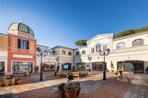 la reggia outlet versace|La Reggia Designer Outlet .